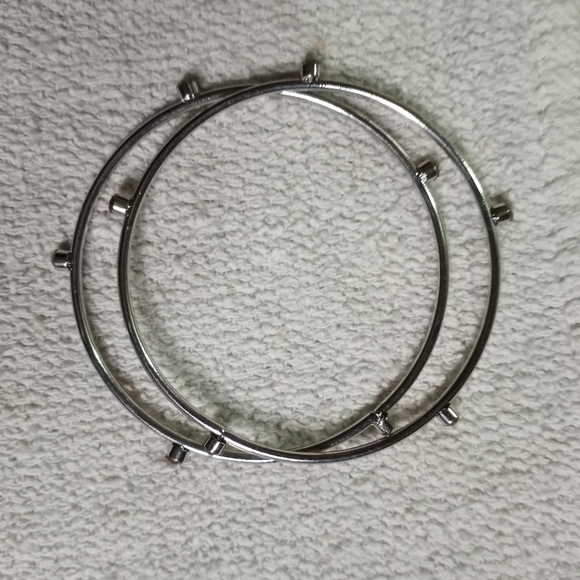 Pair of silvertone bangle bracelets with amber color crystals - Picture 4 of 4